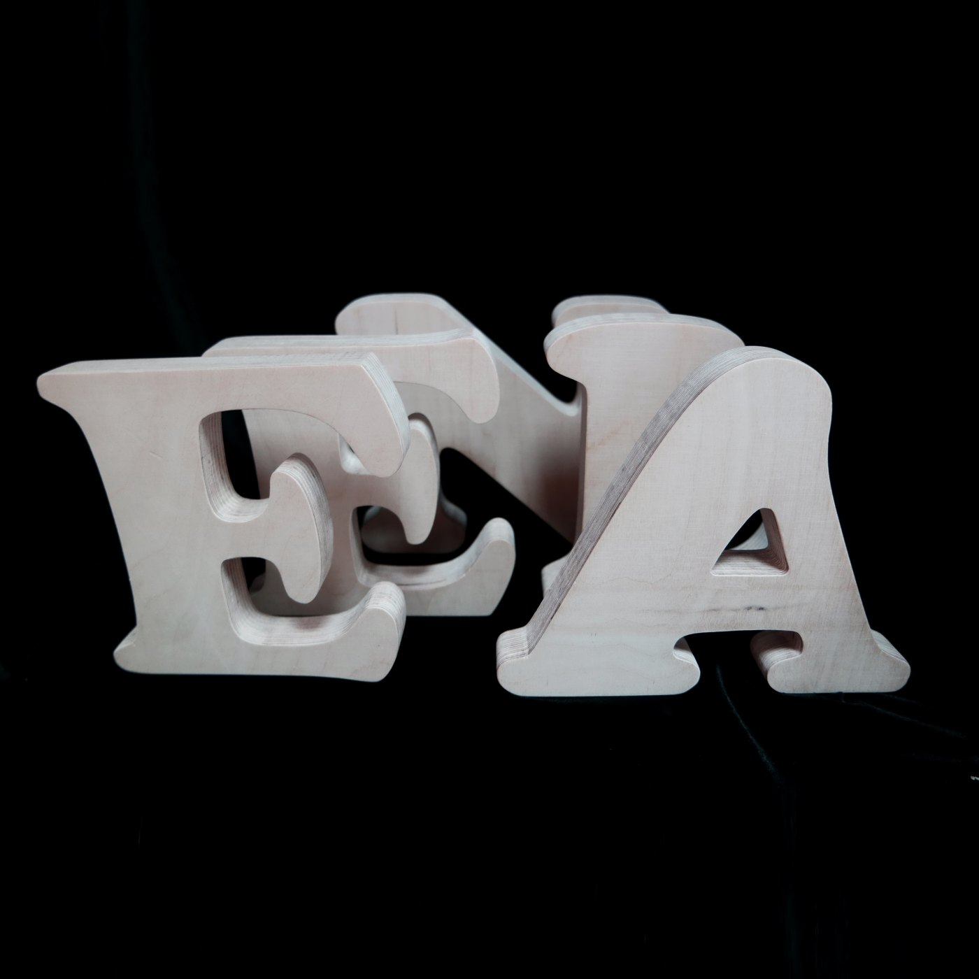 Medinės dekoratyvinės raidės ir monogramos