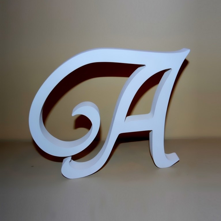 Medinės dekoratyvinės raidės ir monogramos