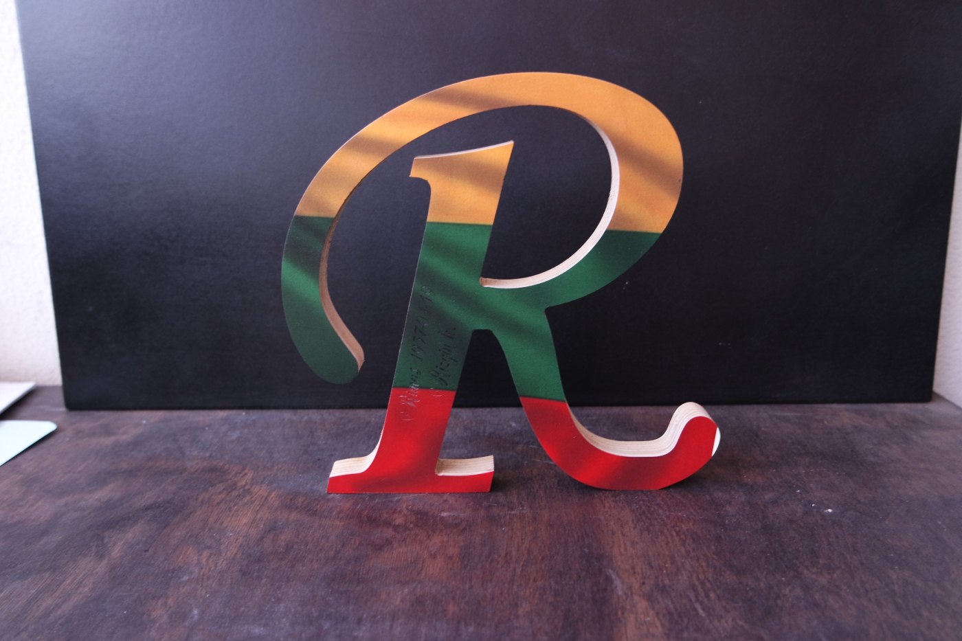 Medinės dekoratyvinės raidės ir monogramos